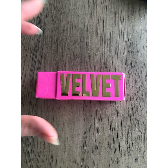 Jeffree Stra Velvet Trap Lipstick in Always Faithful - Picture 3 of 10